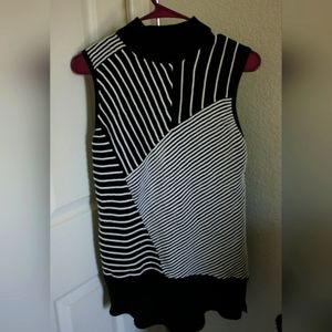 Dana Buchman Med black, white striped geometric design sleeveless sweater
